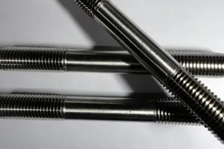 如何解決注塑機螺桿有轉速顯示但擠不出物料的問題?